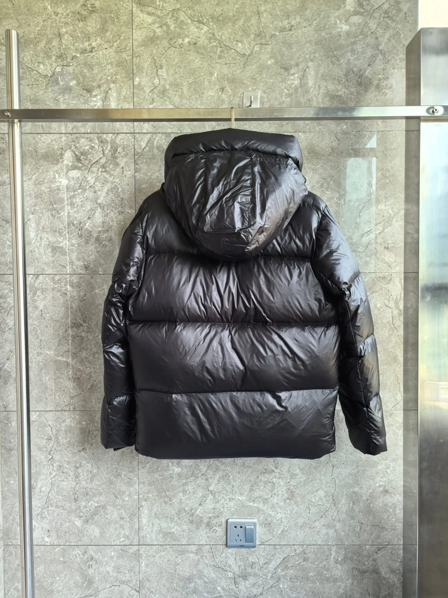 P760 2252M Crofton Puffer Unisex Jacket Down Jacket. Color: black black label. Size: S M L XL XXL.